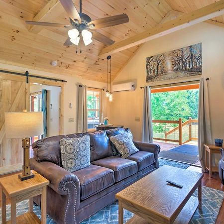 Cozy Riverfront Cabin With Private Deck And Hot Tub! Брайсон-Сити Экстерьер фото